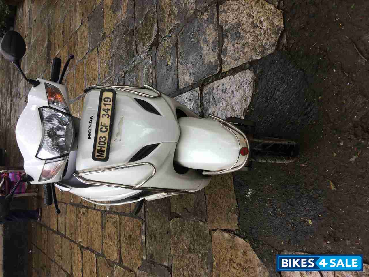 White Honda Activa 3G