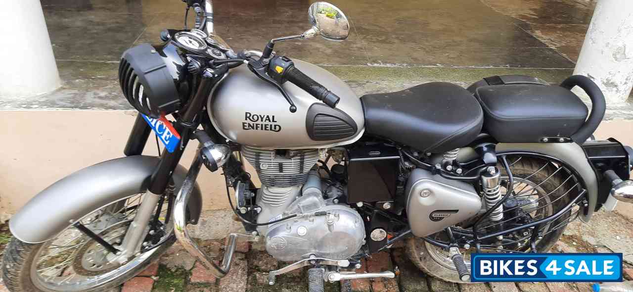 Gunmetal Grey Royal Enfield Classic Gunmetal Grey Gunmetal Grey Royal Enfield Classic Gunmetal Grey