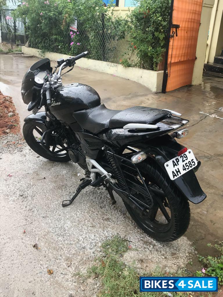 Bajaj Pulsar RS 200