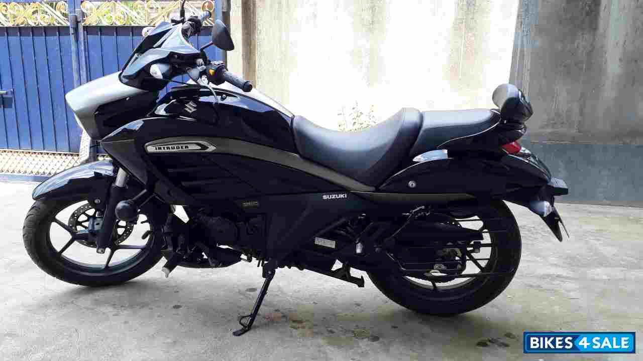 Black Suzuki Intruder 150 Black Suzuki Intruder 150