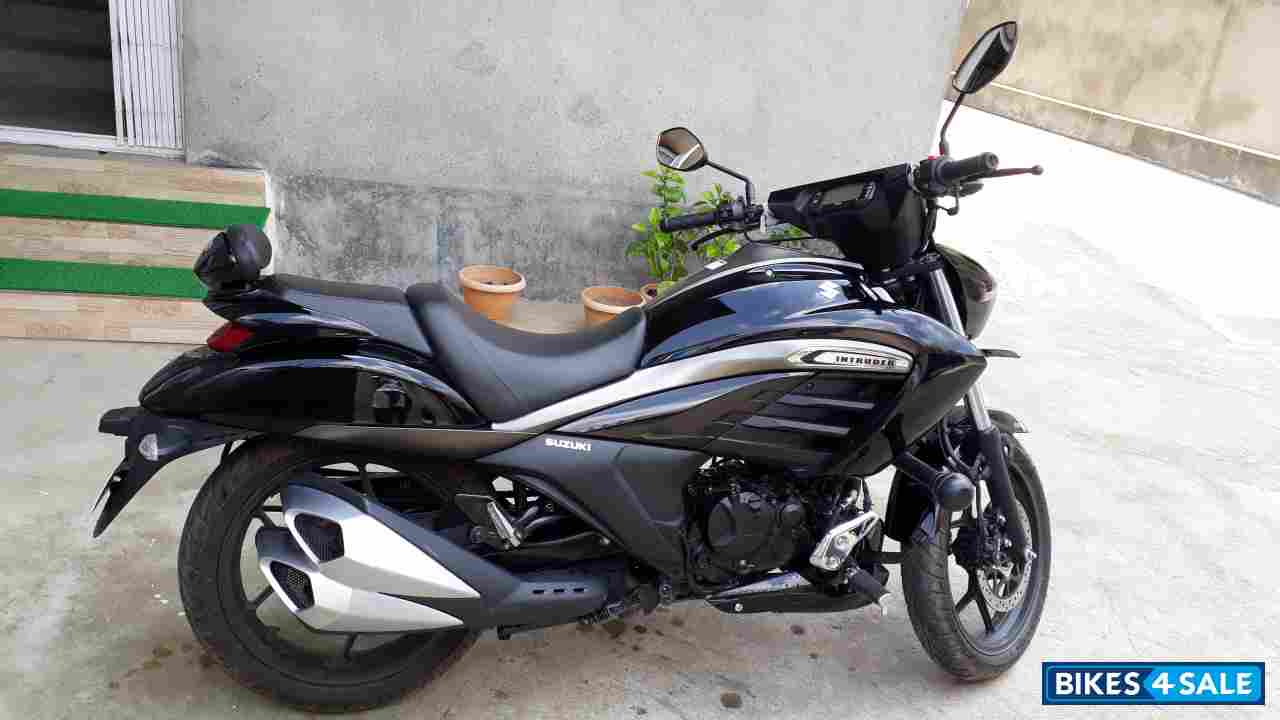 Black Suzuki Intruder 150 Black Suzuki Intruder 150