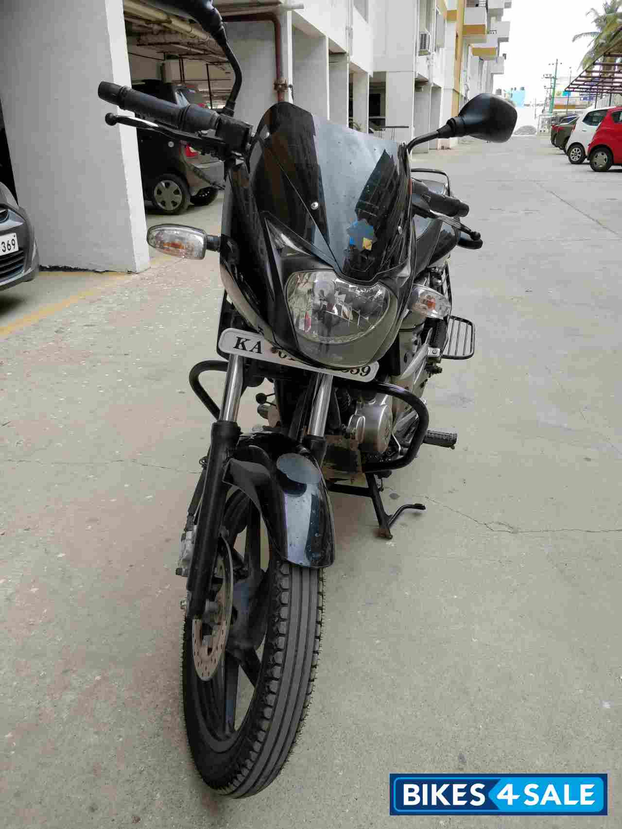 Black Bajaj Pulsar 150 DTSi Black Bajaj Pulsar 150 DTSi