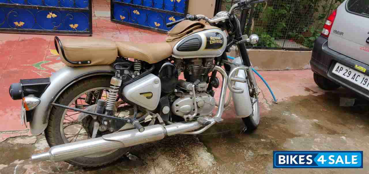 Silver Royal Enfield Classic 350 Silver Royal Enfield Classic 350