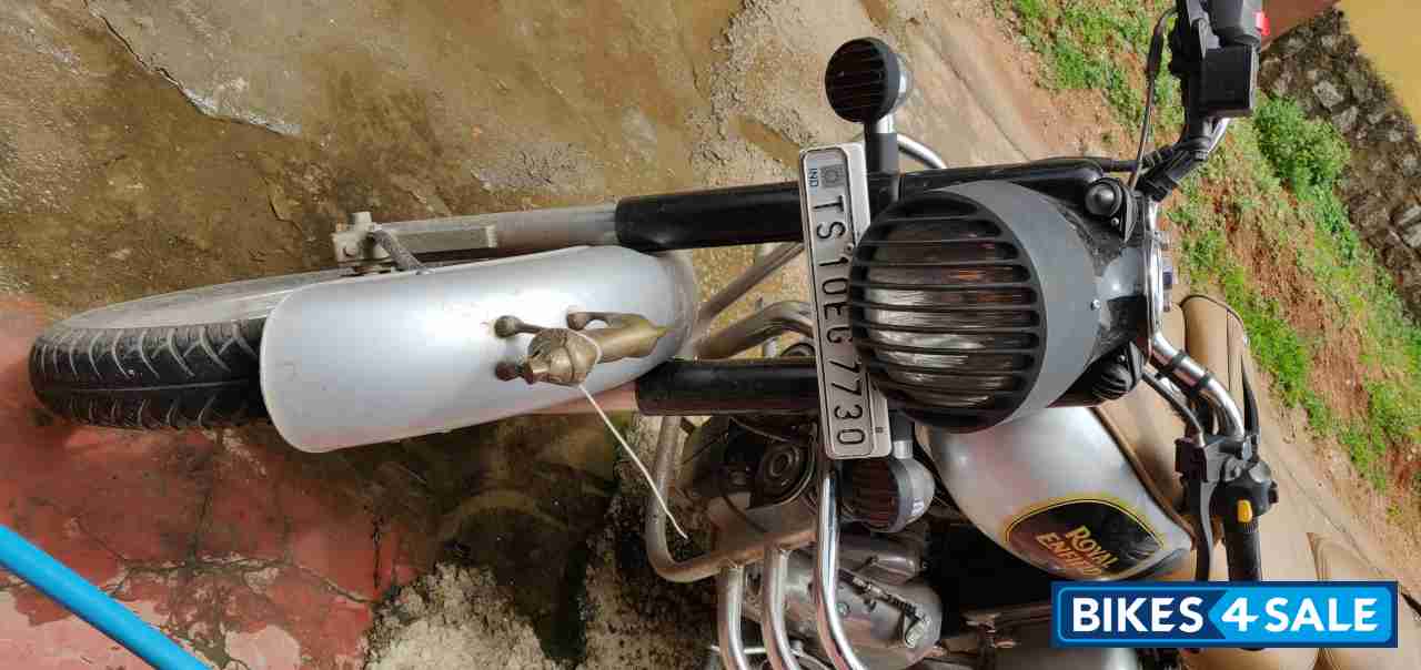 Silver Royal Enfield Classic 350 Silver Royal Enfield Classic 350