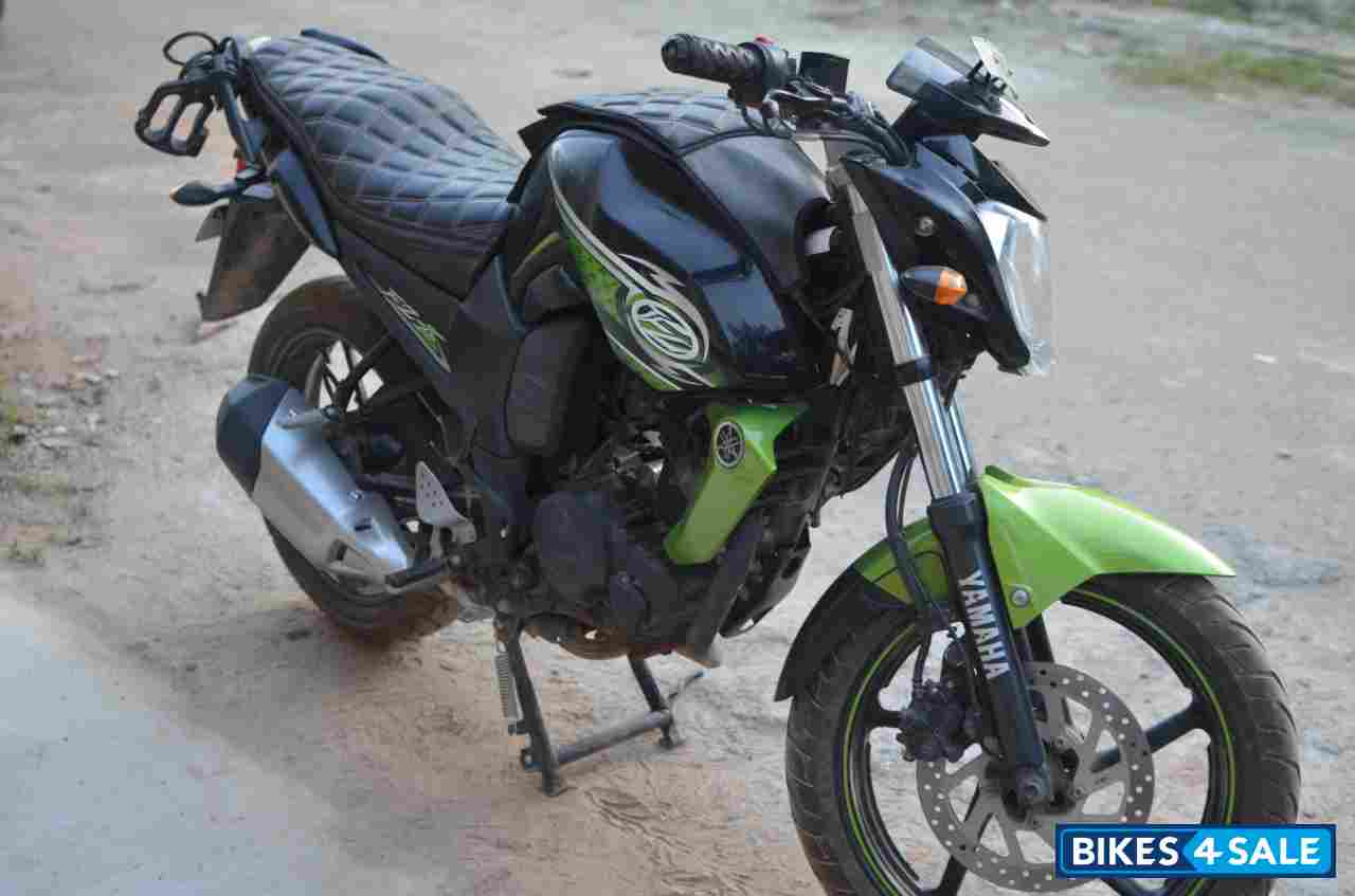 Green Yamaha FZ-S Green Yamaha FZ-S