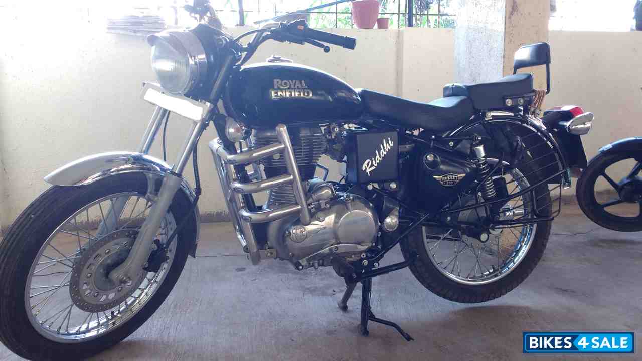Black Royal Enfield Bullet Electra 5S