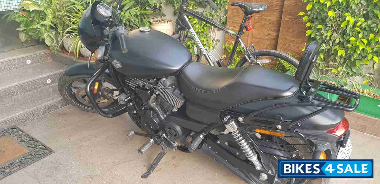 Matt Black Harley Davidson Street 750