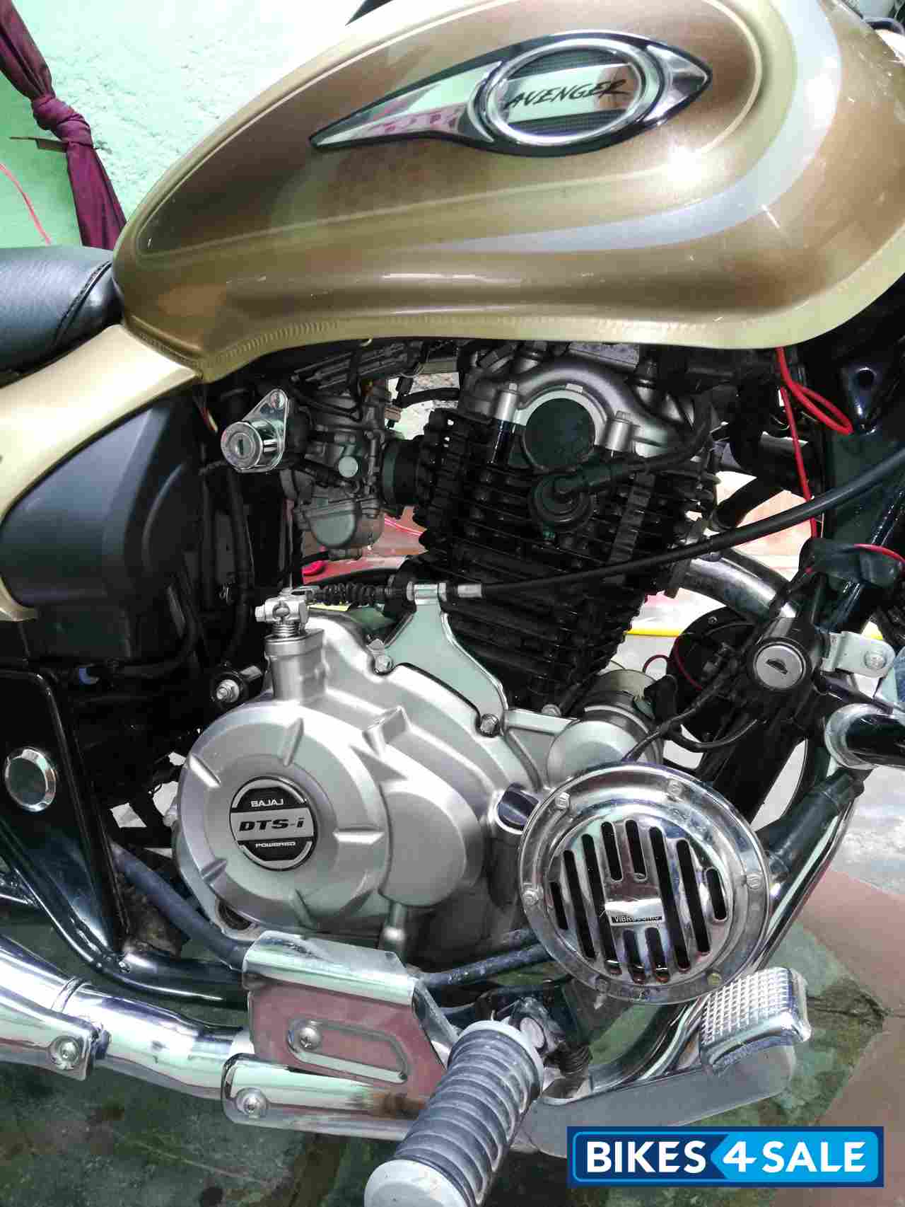 Gold Bajaj Avenger Cruise 220