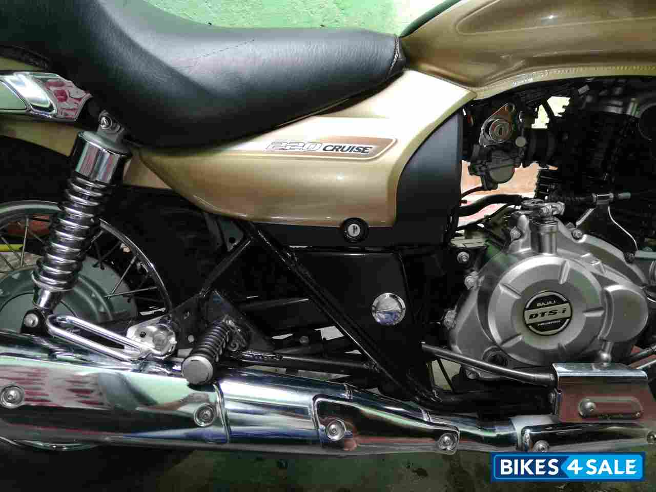 Gold Bajaj Avenger Cruise 220