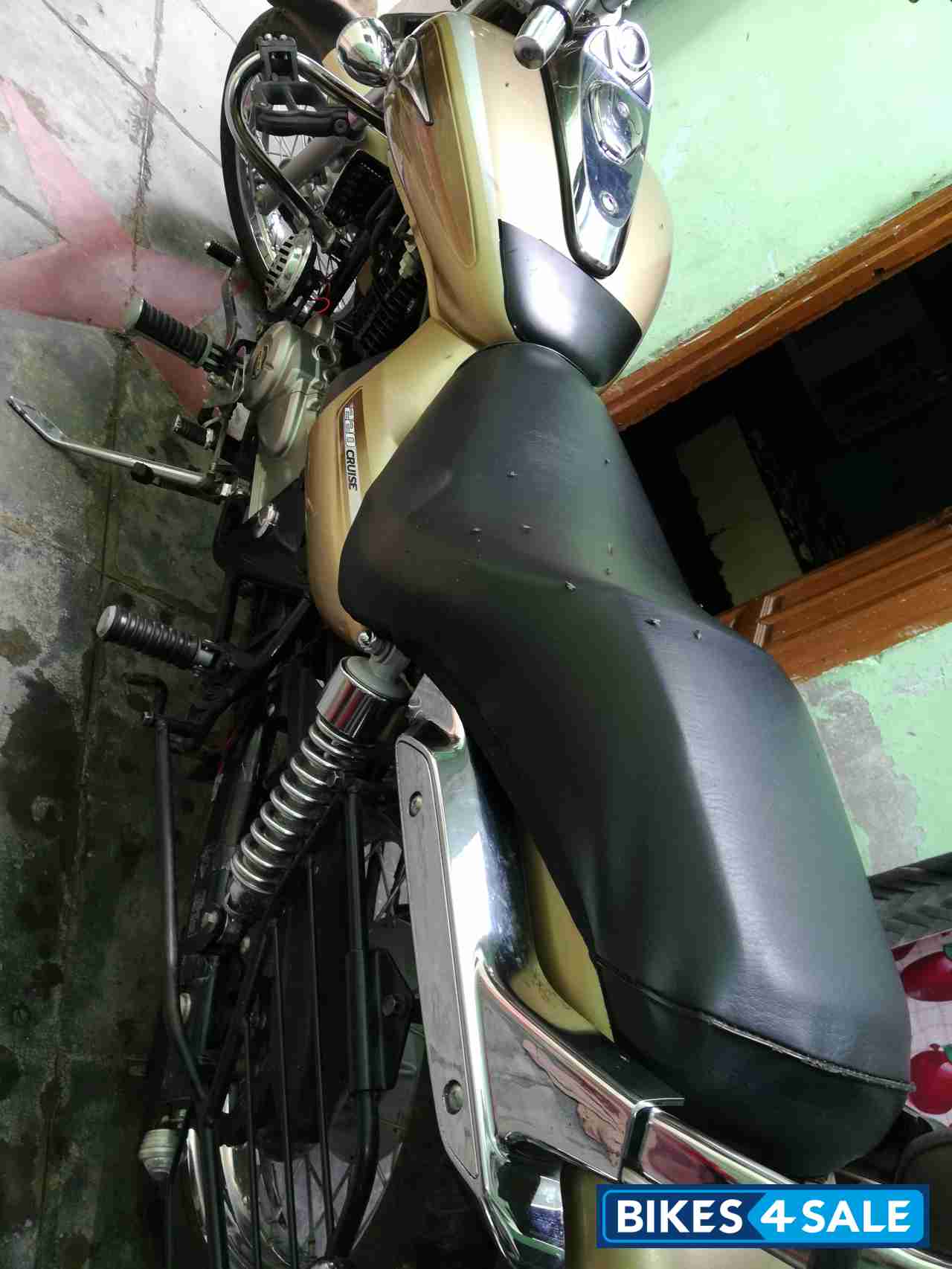 Gold Bajaj Avenger Cruise 220