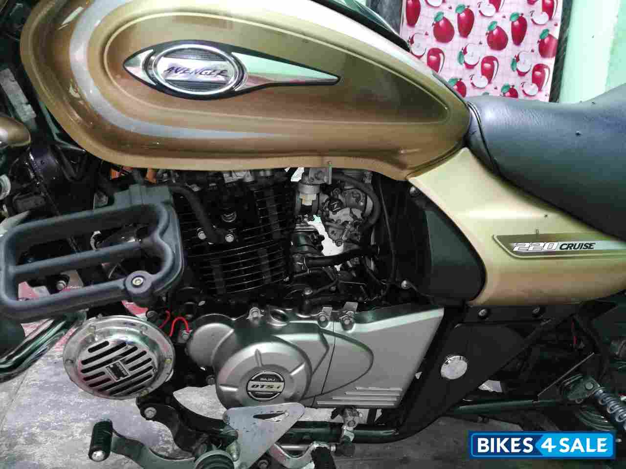 Gold Bajaj Avenger Cruise 220