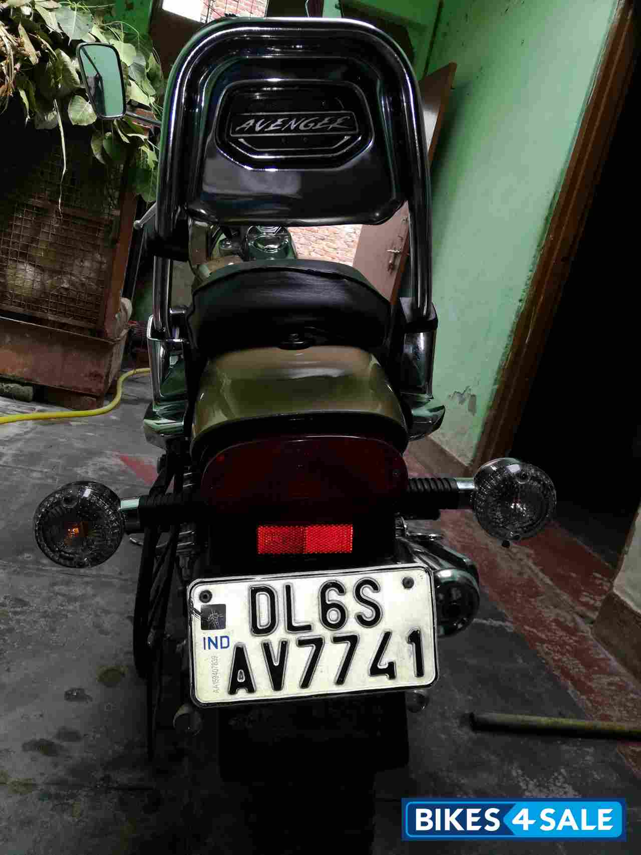 Gold Bajaj Avenger Cruise 220