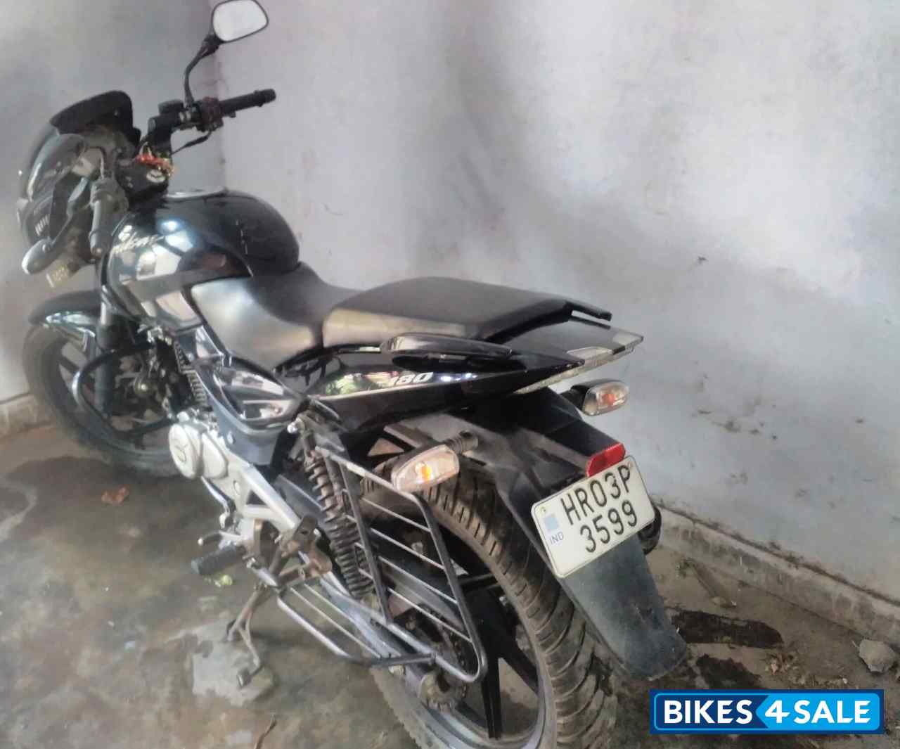 Black Bajaj Pulsar 180 DTSi
