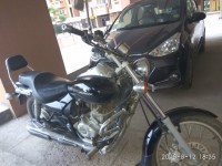 Blac Bajaj Avenger 220 DTS-i