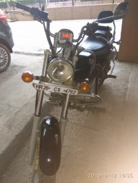 Blac Bajaj Avenger 220 DTS-i