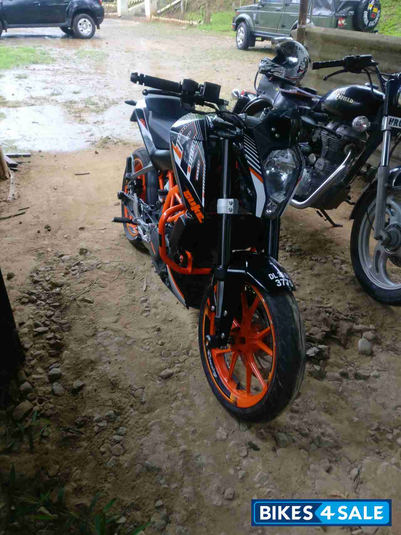 Black KTM Duke 390