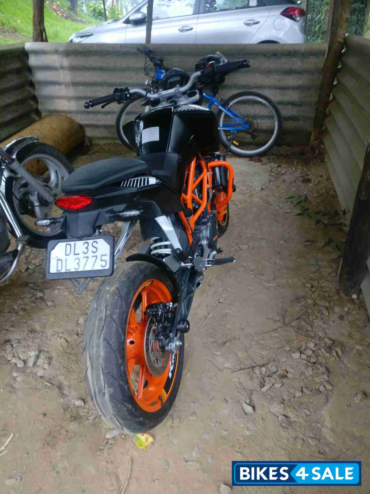 Black KTM Duke 390