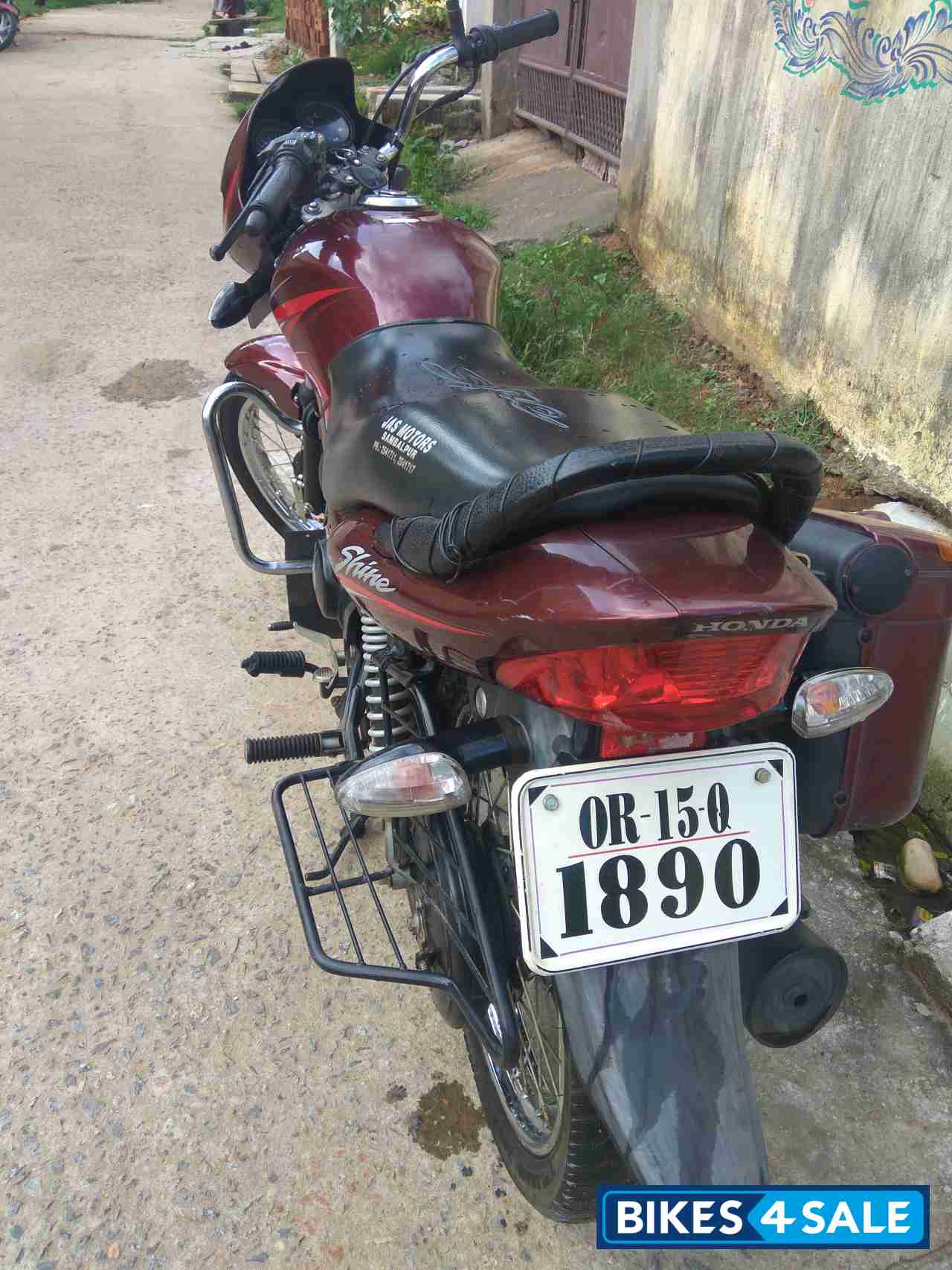 honda shine maroon colour bike