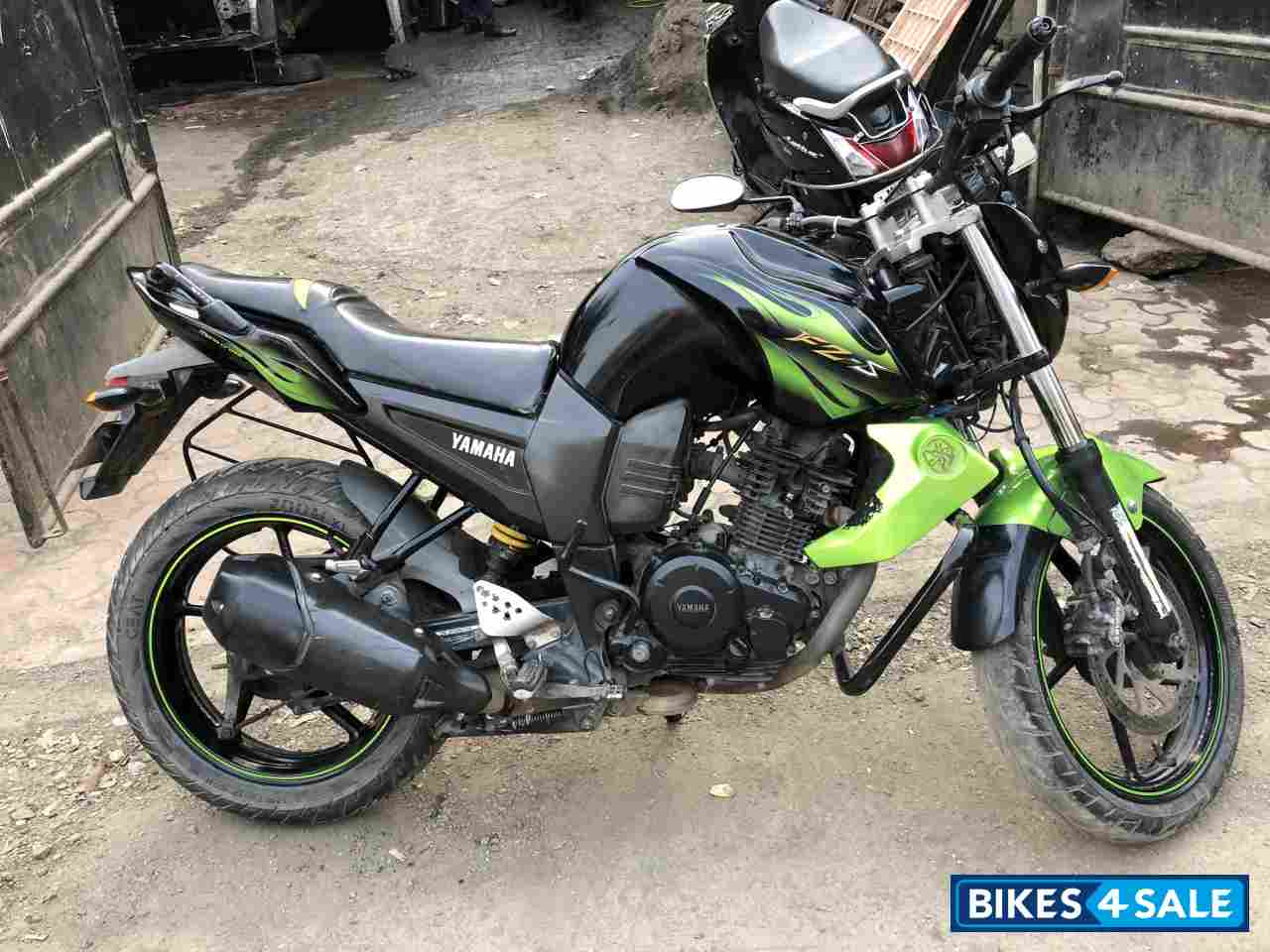 Black & Green Yamaha FZ-S