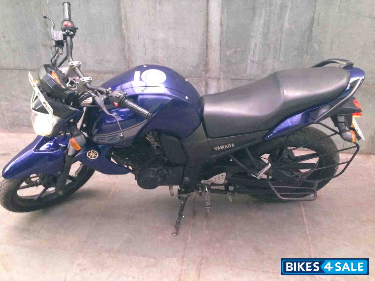 Blue Yamaha FZ16