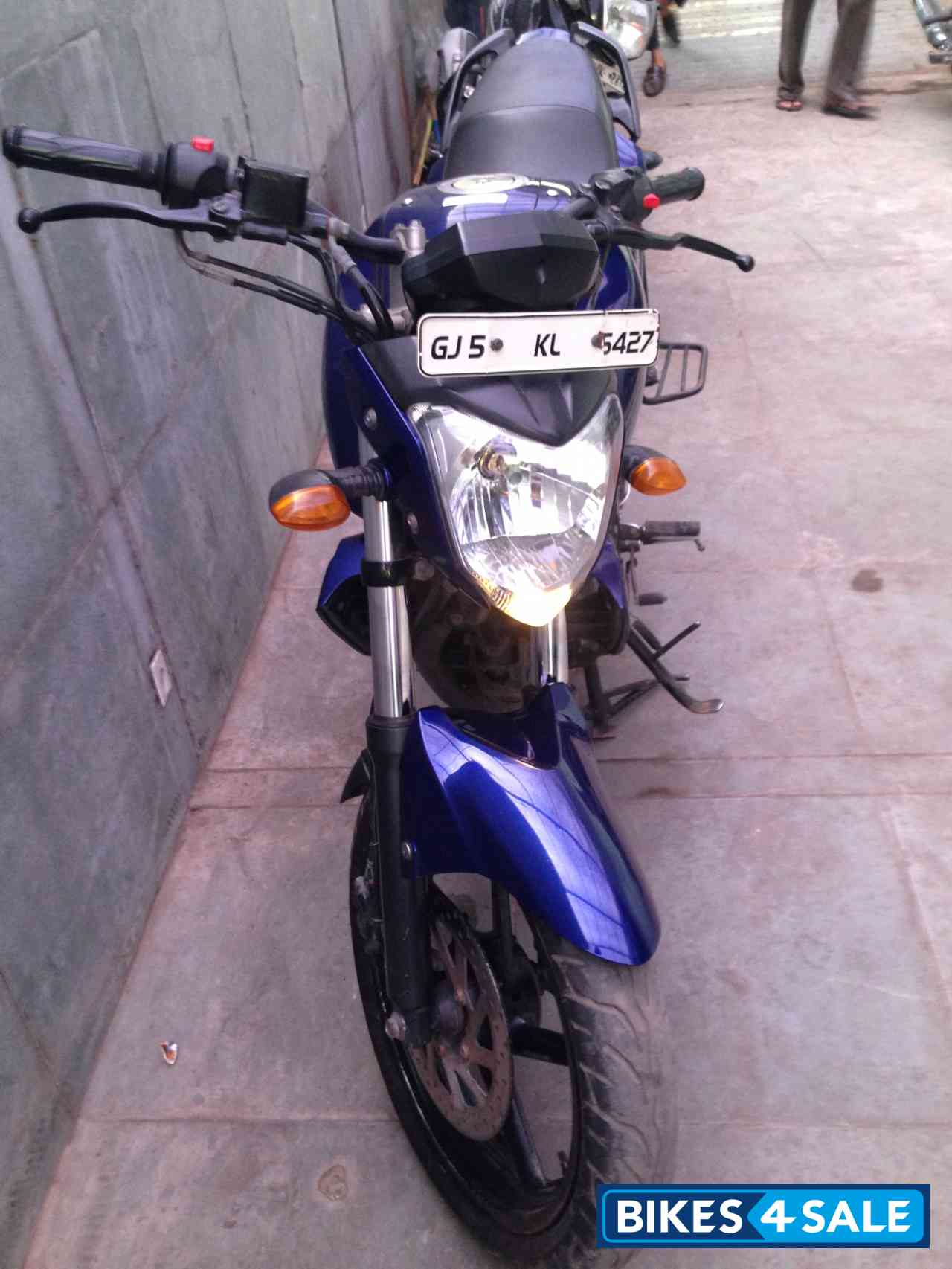Blue Yamaha FZ16