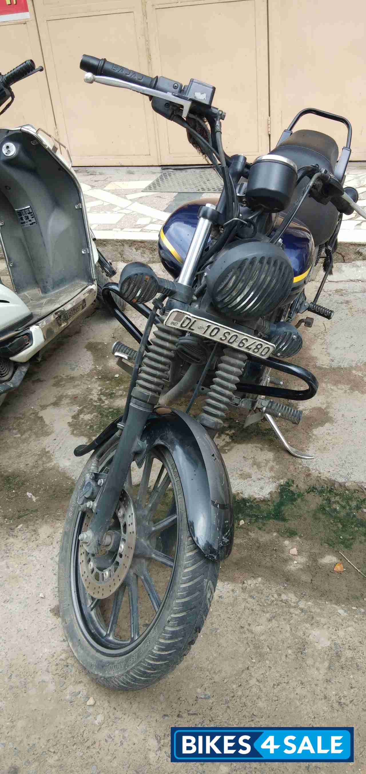Blue Bajaj Avenger Street 150
