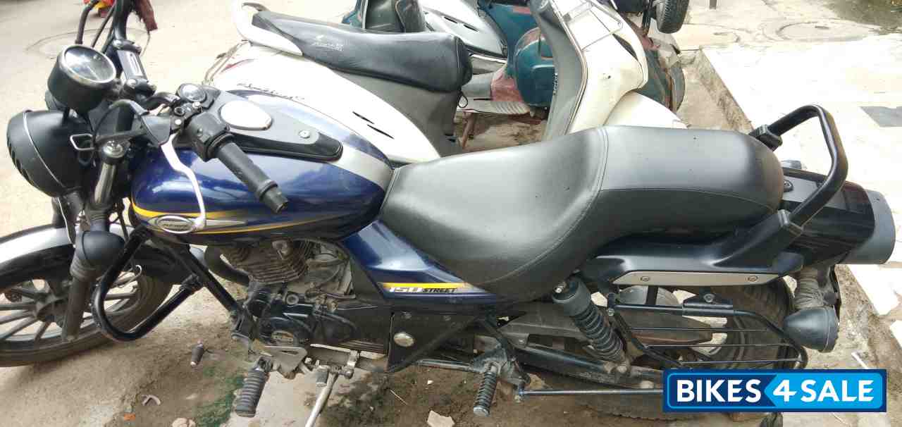 Blue Bajaj Avenger Street 150