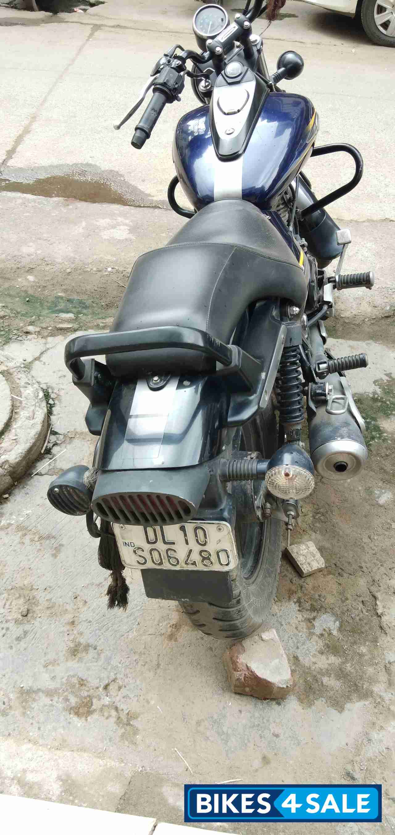 Blue Bajaj Avenger Street 150