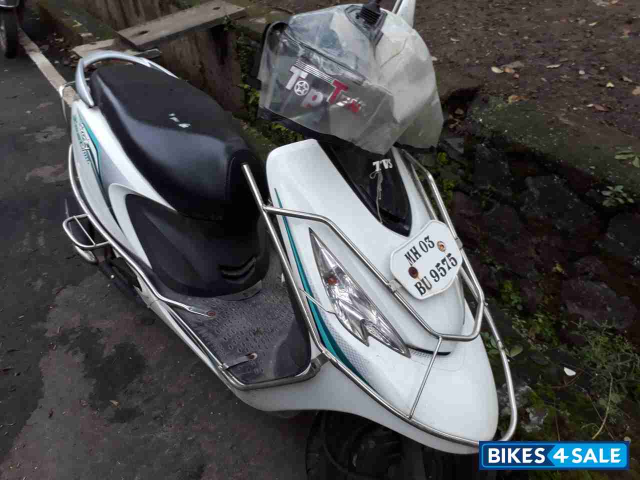 White TVS Scooty Zest White TVS Scooty Zest