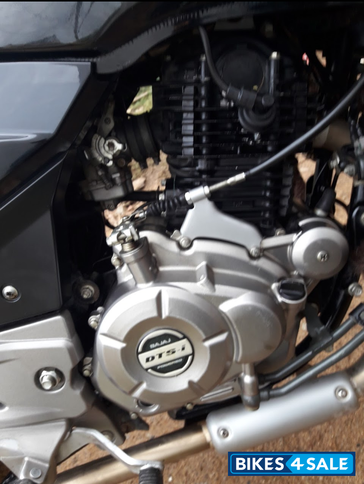 Black Bajaj Pulsar 220 DTSFi