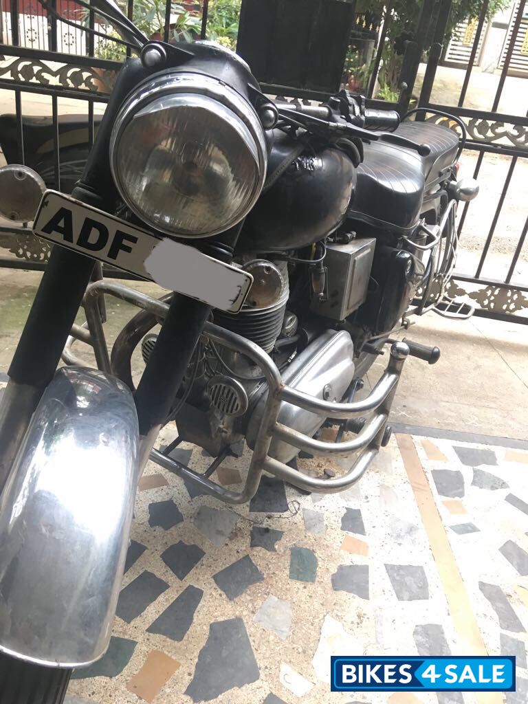 Black Royal Enfield Vintage Bullet