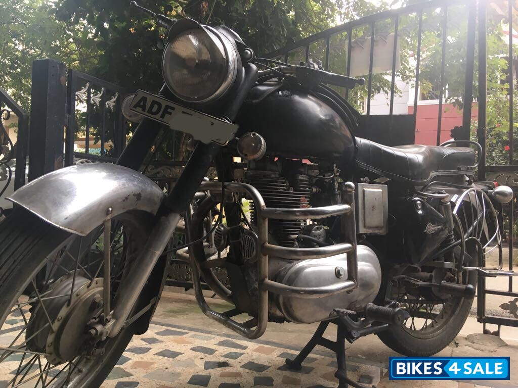 Black Royal Enfield Vintage Bullet