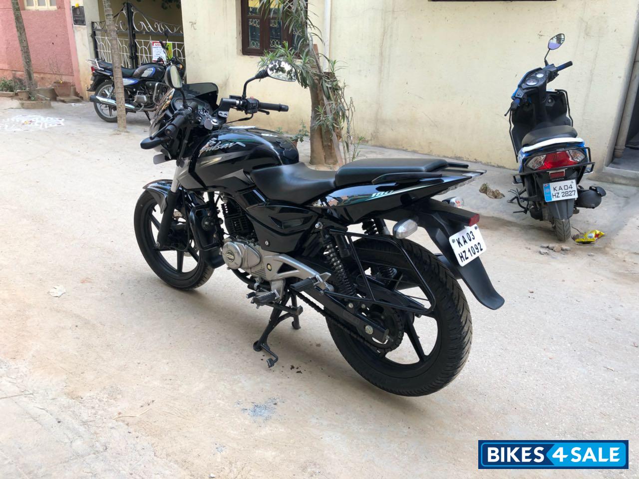 Black Bajaj Pulsar 180 DTSi Black Bajaj Pulsar 180 DTSi