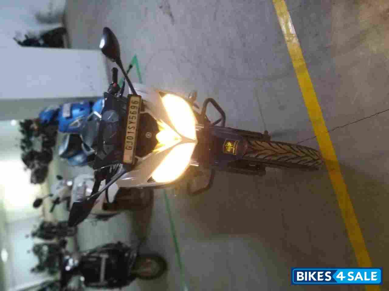 White-blue Yamaha Fazer FI V2 White-blue Yamaha Fazer FI V2