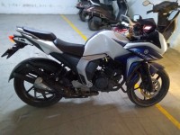 White-blue Yamaha Fazer FI V2