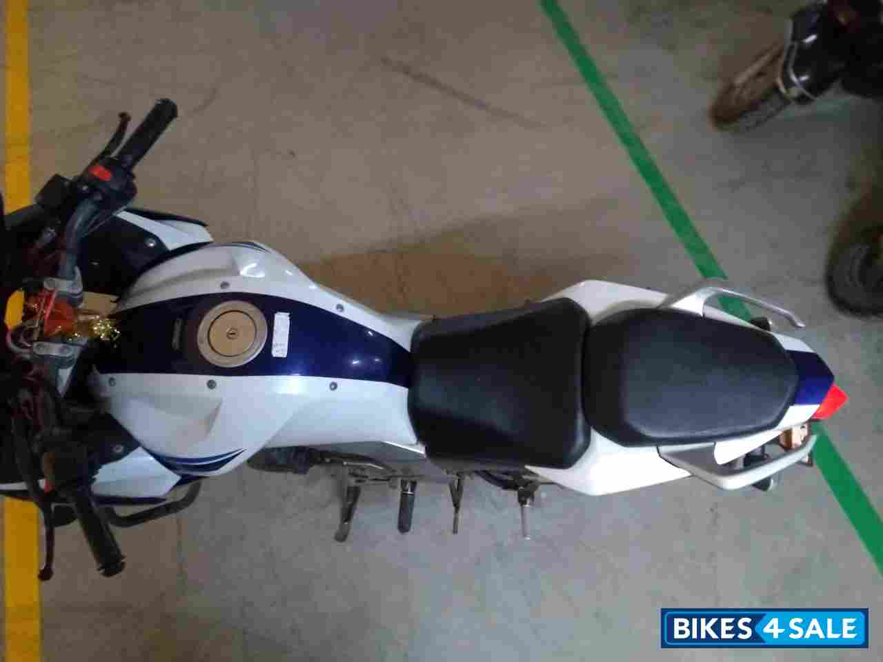 White-blue Yamaha Fazer FI V2 White-blue Yamaha Fazer FI V2