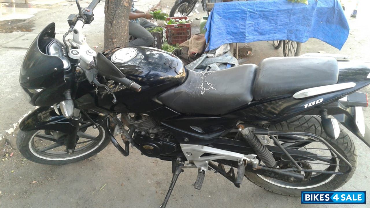 Black Bajaj Pulsar 180 DTSi
