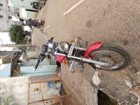 Red Bajaj Avenger 220 DTS-i