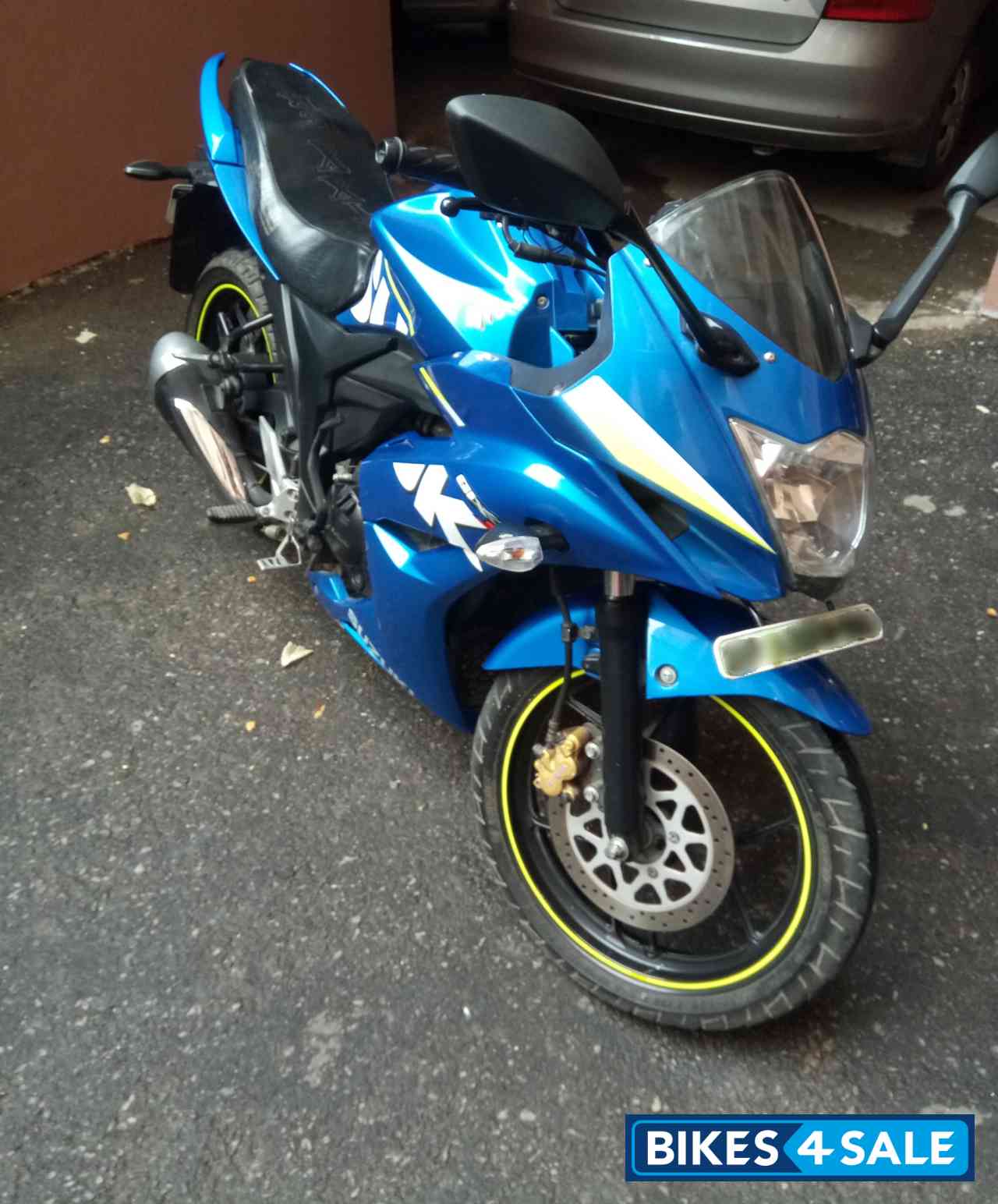Blue Suzuki Gixxer SF