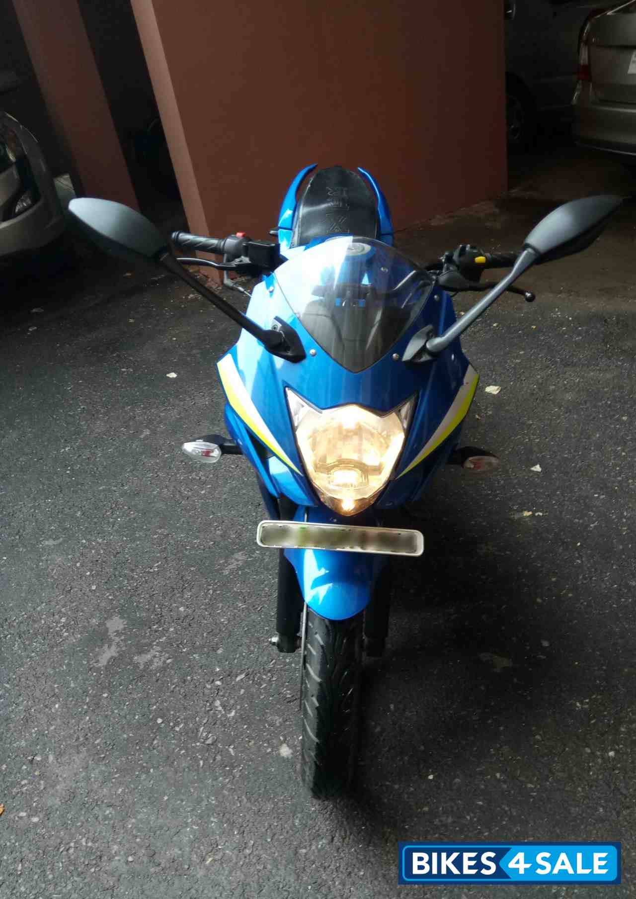 Blue Suzuki Gixxer SF
