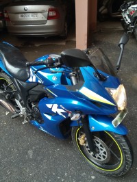 Blue Suzuki Gixxer SF
