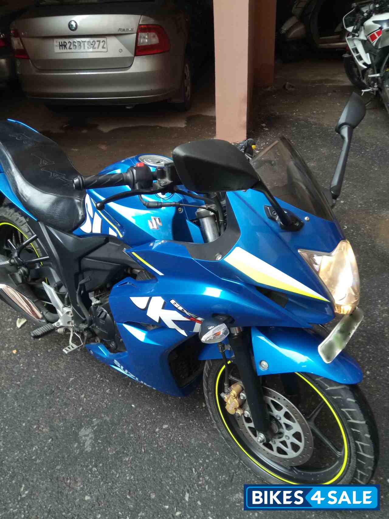 Blue Suzuki Gixxer SF