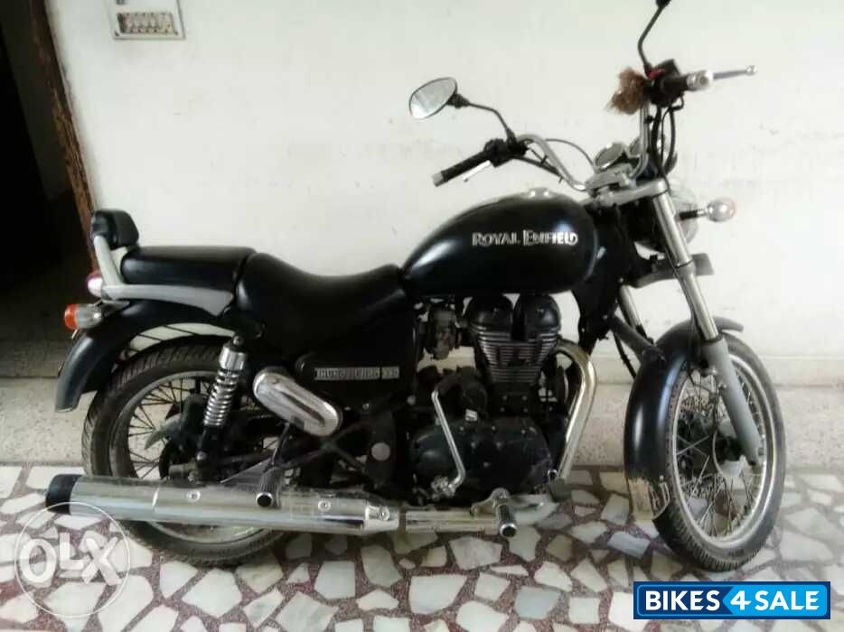 Black Royal Enfield Thunderbird 350