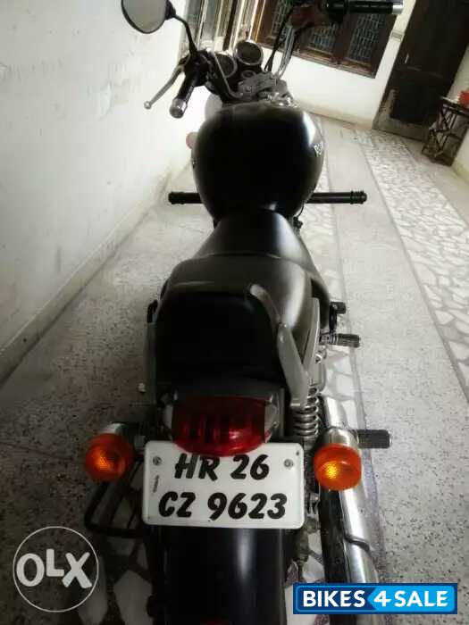 Black Royal Enfield Thunderbird 350