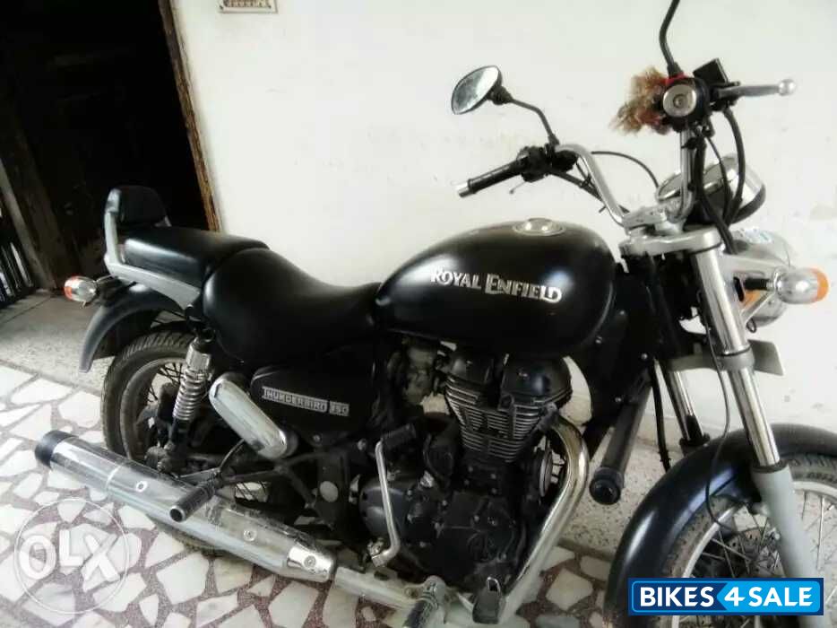 Black Royal Enfield Thunderbird 350