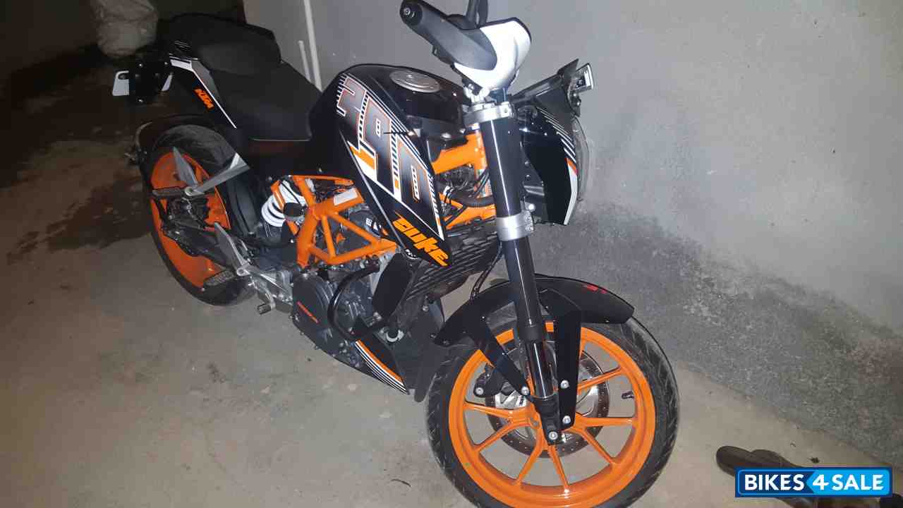 Orange KTM Duke 390