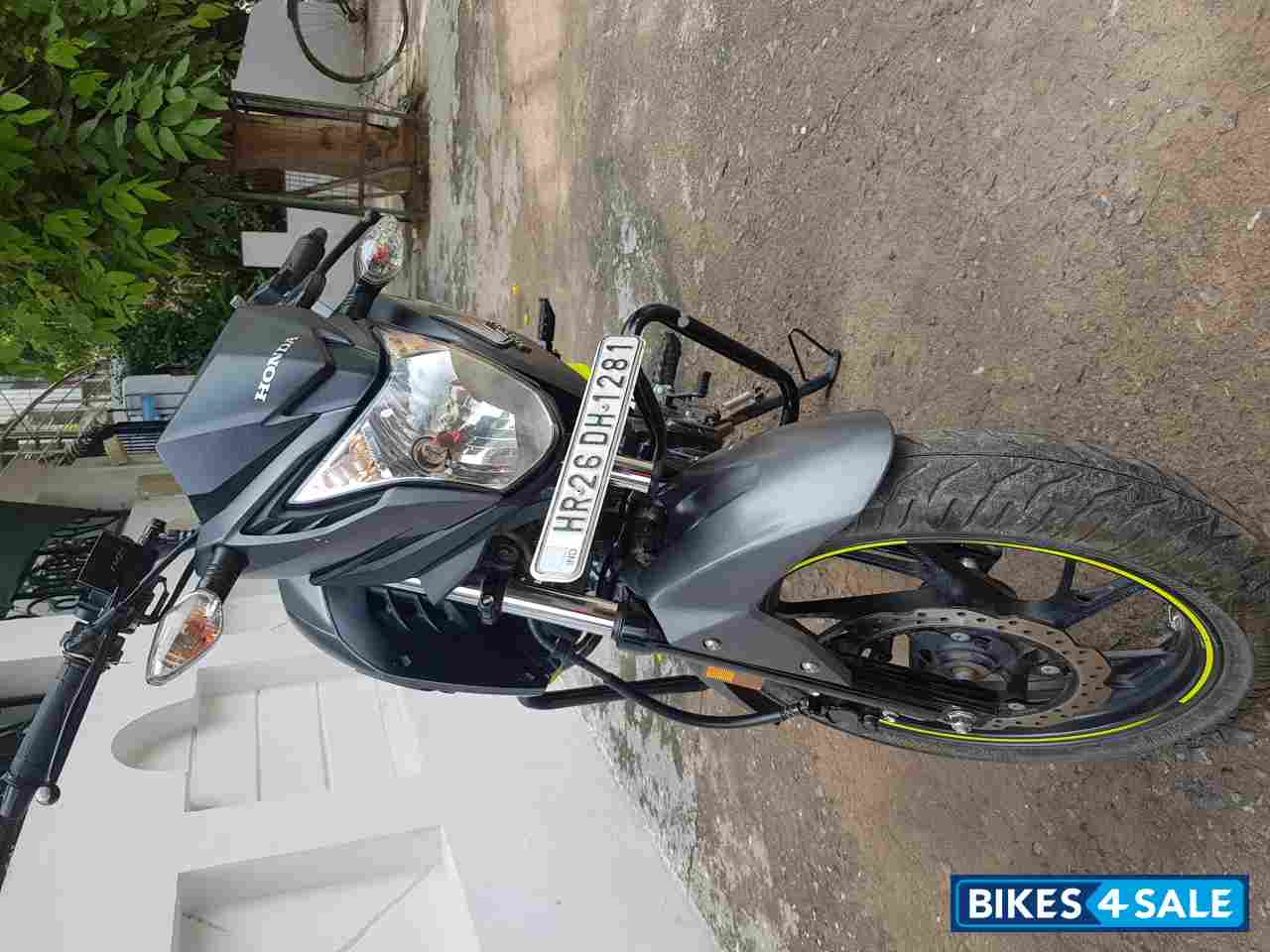 Black, Green Honda CB Hornet 160R ABS