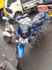 Athletic Blue Metallic Honda CB Shine