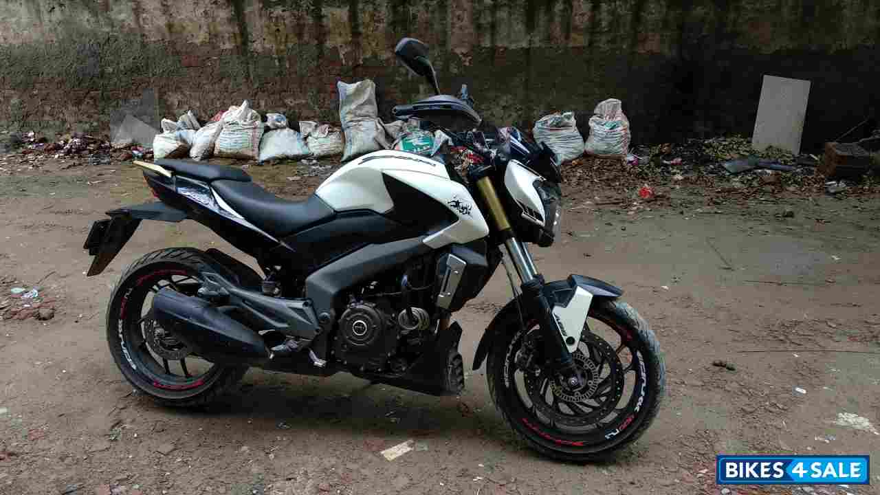 Moon White Bajaj Dominar 400
