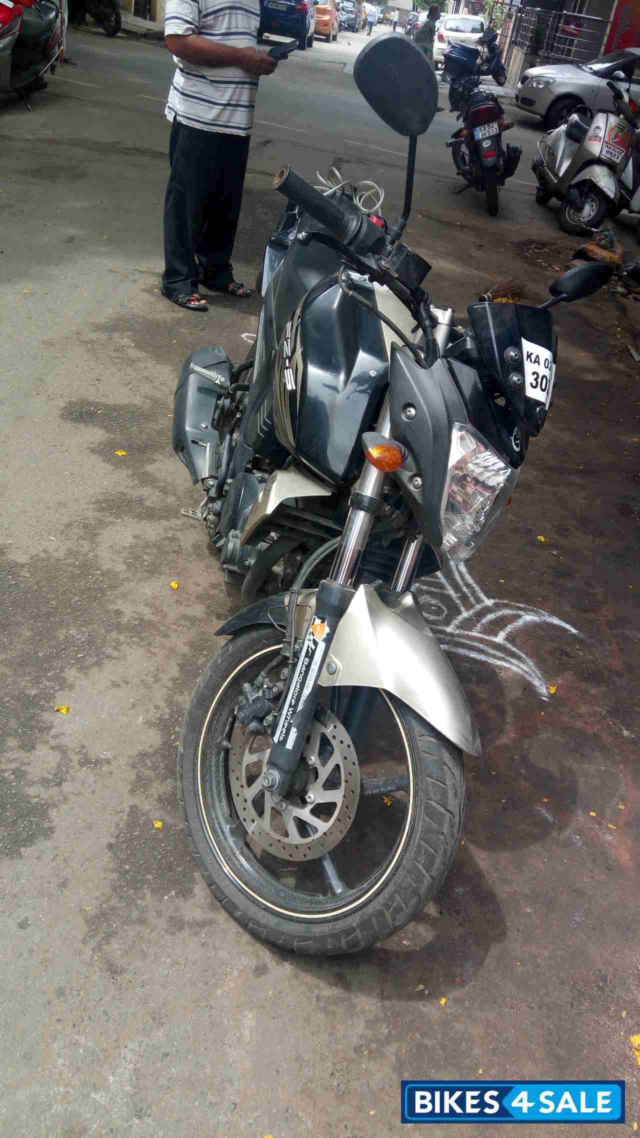 Black- Gold Yamaha FZ-S Black- Gold Yamaha FZ-S